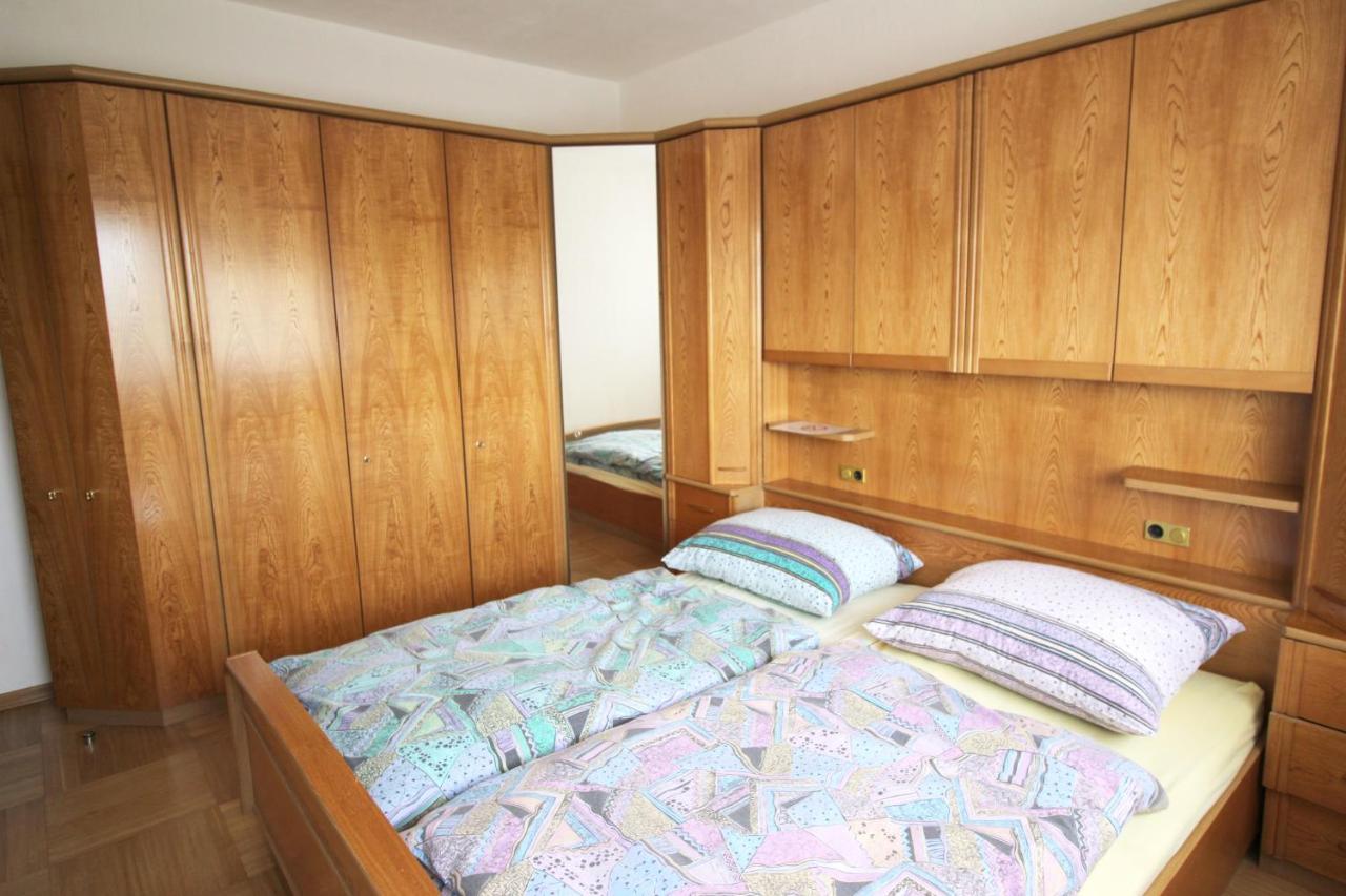 Geraeumige Ferienwohnung Im Zentrum ザンクト・ペルテン エクステリア 写真