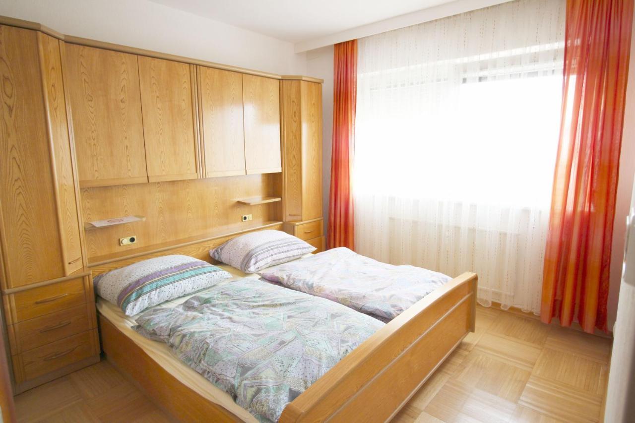Geraeumige Ferienwohnung Im Zentrum ザンクト・ペルテン エクステリア 写真