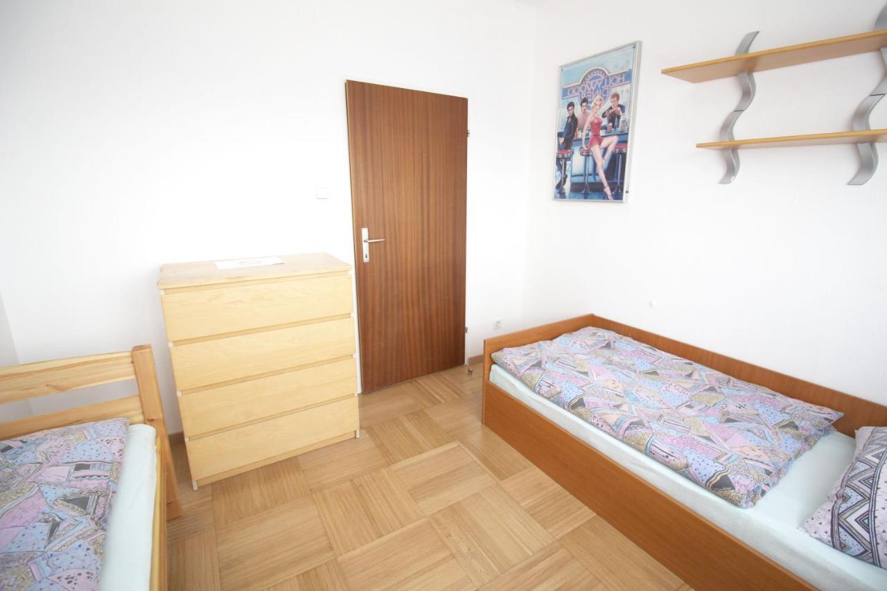 Geraeumige Ferienwohnung Im Zentrum ザンクト・ペルテン エクステリア 写真