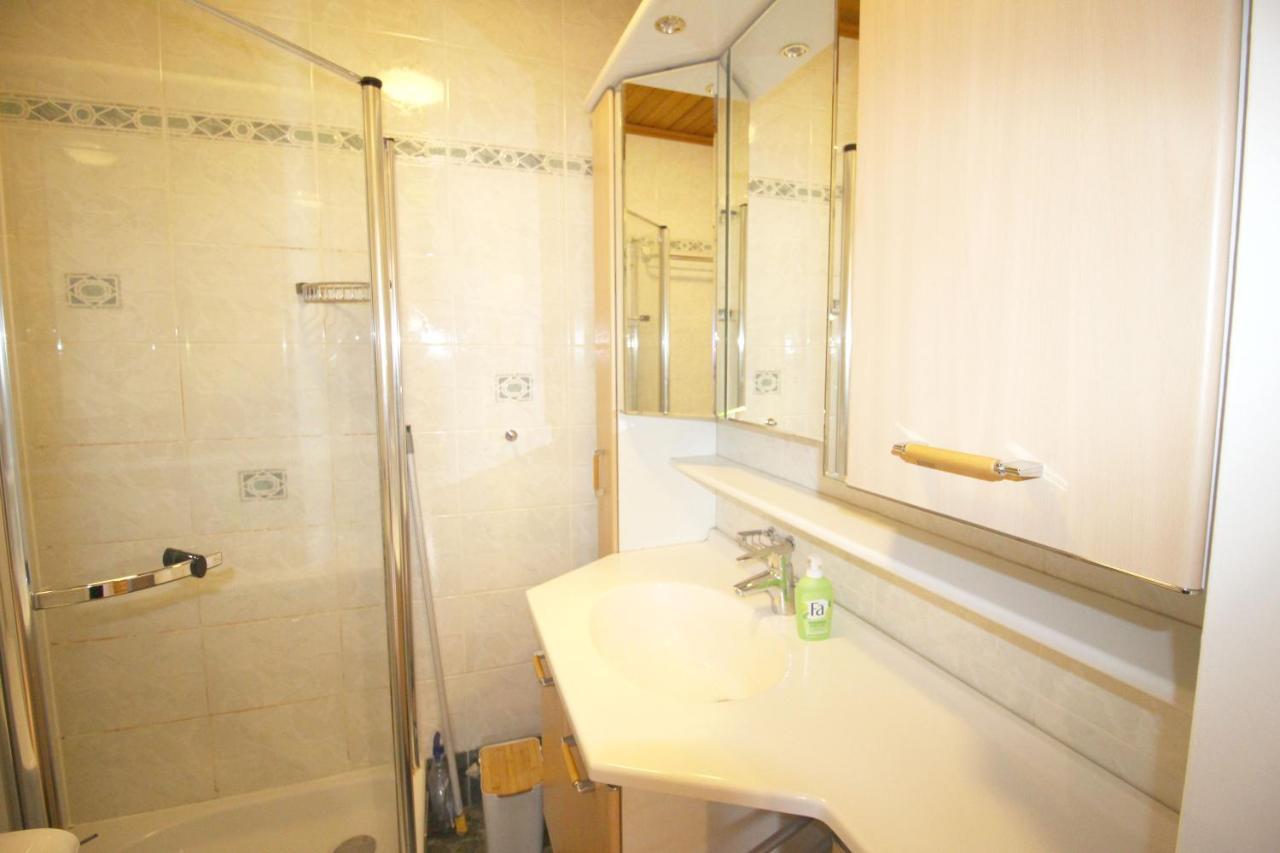 Geraeumige Ferienwohnung Im Zentrum ザンクト・ペルテン エクステリア 写真